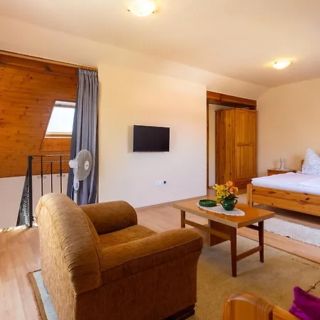 Lakeside Serenity House - Happy Apartment